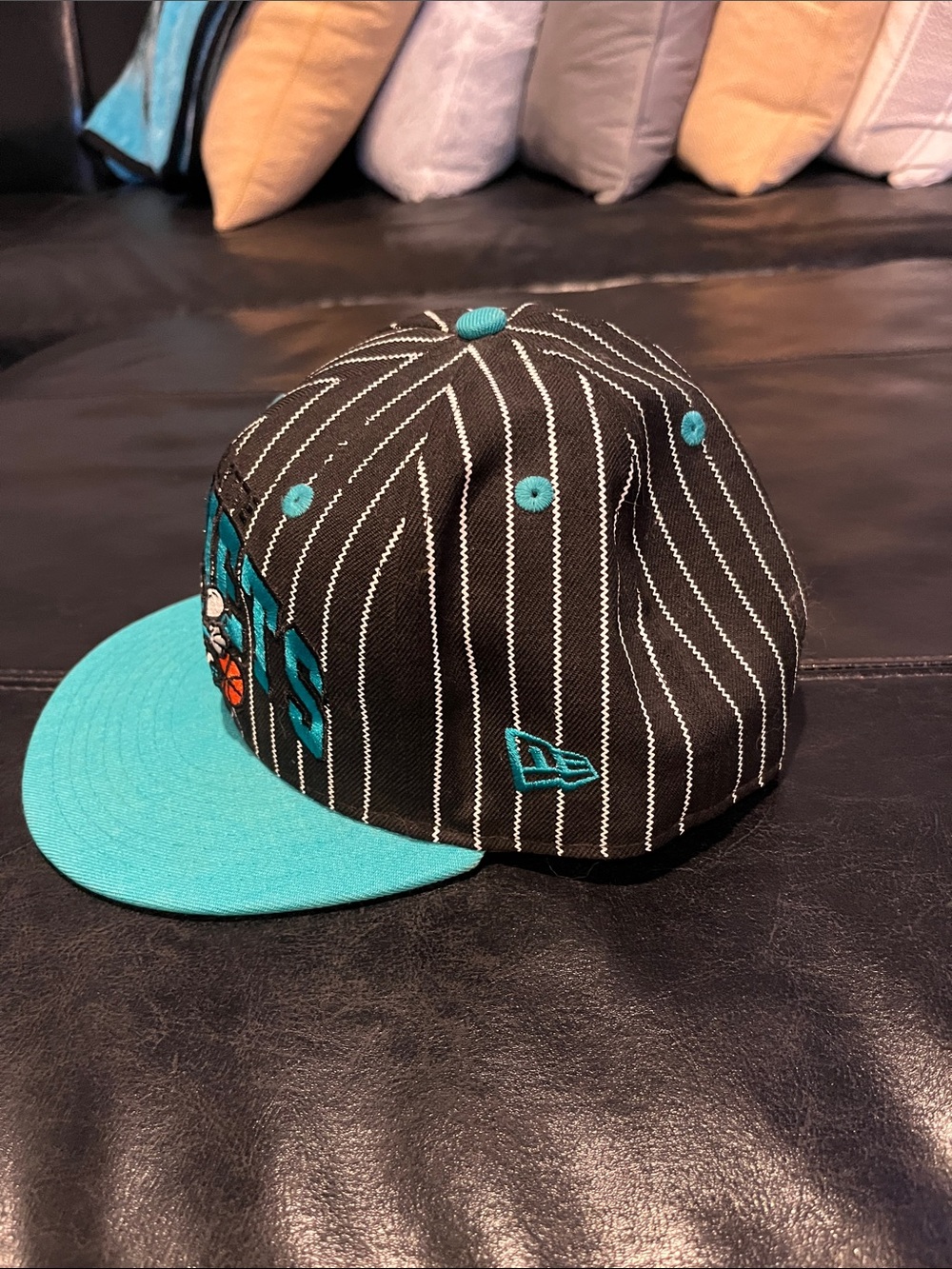 New Era Charlotte Hornets Pinstripe SnapBack - Picture 2 of 6